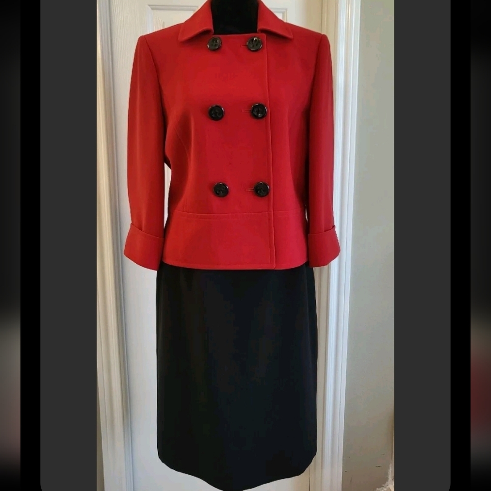 TAHARI  Fully Lined, Red and Black  Power Skirt Suit - Size 8